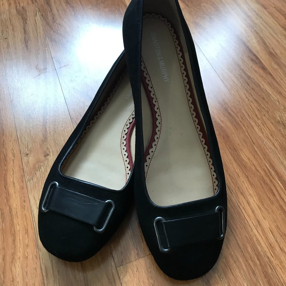 NWOT Johnston and Murphy Black Suede Flat
